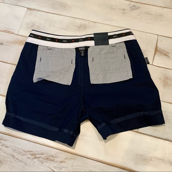 flattering NOT your typical stiff twill shorts - Picture 4 of 5